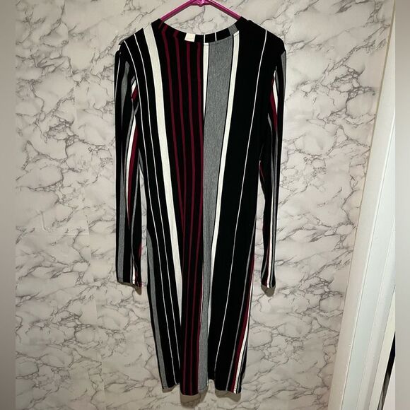 Socialite Front Twist Dress - Picture 4 of 5